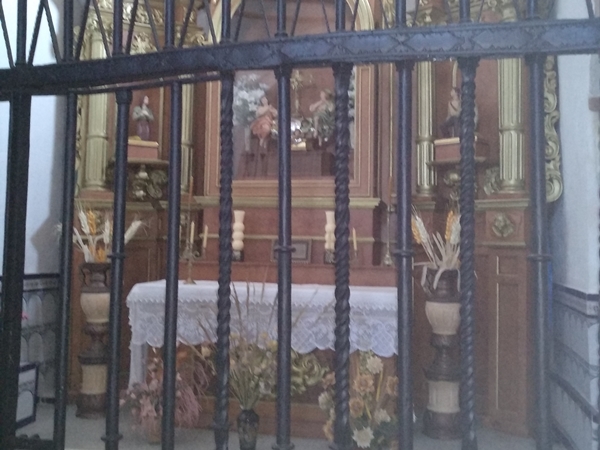 Interior de la Ermita de la Virgen de la Cueva