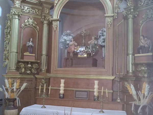 Interior de la Ermita de la Virgen de la Cueva