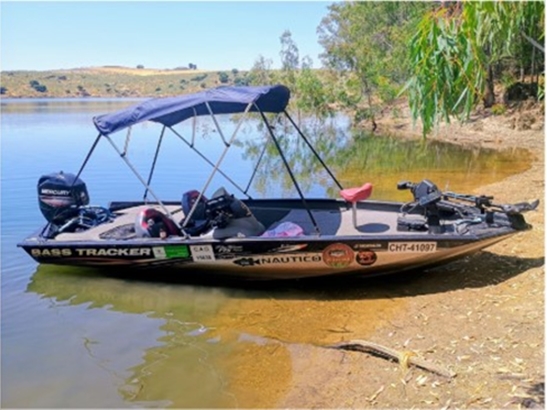 Barca para pescar con guía en pantano